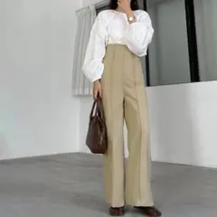 ベージュ スラックス