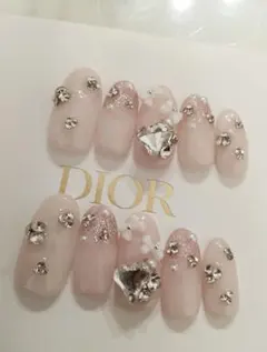 乳白色　ピンクベージュ　ラインストーン　シルバー　ネイルチップ　付け爪　ワンホン