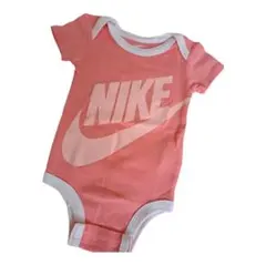 NIKE ロゴ入りロンパース 0-6ヶ月 ピンク