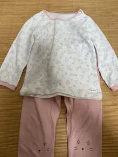 ベビーパジャマ 長袖 猫柄　上下セット ピンク　100から110