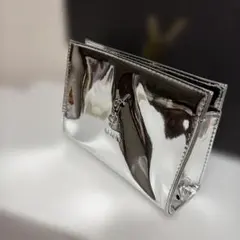新品　YSL イヴサンローラン　メタリックシルバー化粧ポーチ　バニティ