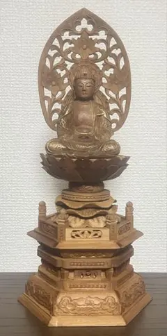 谷口康隆作　珊瑚 置物 文殊菩薩像 厨子 共箱付 珊瑚彫刻 工芸品 谷口康隆作 珊瑚 置物 文殊菩薩像 厨子 共箱 珊瑚彫刻 工芸品 百貨店