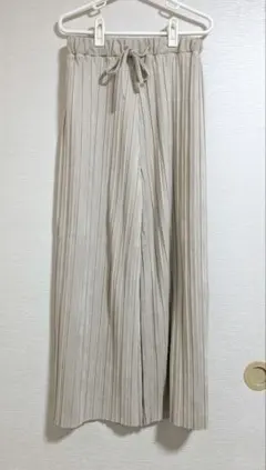 スエードライク プリーツワイドパンツ　Ｍ　ikka