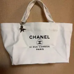 【CHANEL】ノベルティミニトートバッグ白　中東地域限定　チャーム付(正規品)