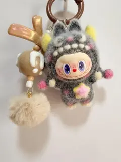 新作　モンスター　らぶぶ Labubu キーホルダー★かわいいラブブ