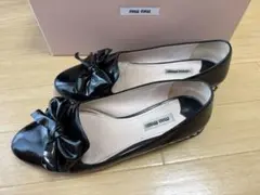 miu miu エナメル リボン ローファー ブラック 38サイズ 箱ありのサムネイル