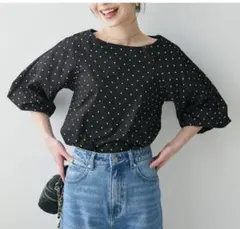 新品 BEARDSLEY ランダムドットフレアブラウス - メルカリ