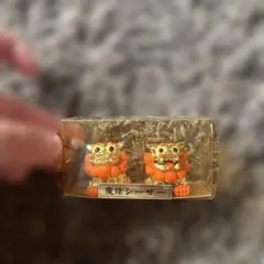 オレンジ金色シーサー像対