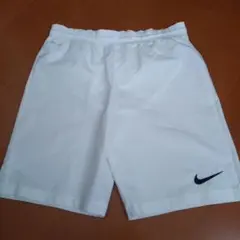 Nike ホワイト ハーフパンツ