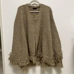 フリンジ付きベージュニットポンチョ