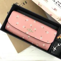 1点のみ！新品　COACH　コーチ長財布　ピンク 長財布 チャーム付き 花柄
