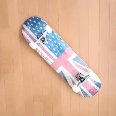 ★最終セール★　完成品　スケートボード　スケボー　入門　国旗　レッド