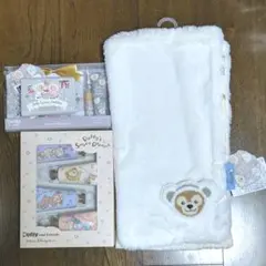 ディズニーダッフィーウィンターホリデー　ハンドクリーム、マフラー、他