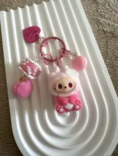 可愛いラブブとマカロン付きストラップ