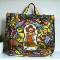 ロラライハリスのプリントが目を惹く大きめトートバッグ