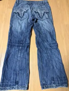 ダメージ加工ブルーストレートジーンズ