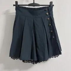 axes femme 釦デザインプリーツキュロットのサムネイル