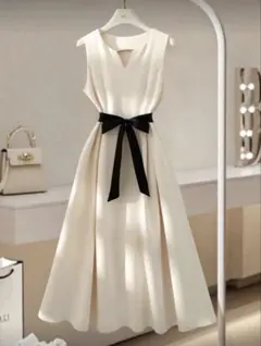 ホワイトノースリーブAラインドレス