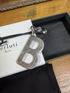 二*ん様 Berluti ベルルッティ Bロゴ スクリット メタル キーホルダー 二*ん様 Berluti ベルルッティ Bロゴ スクリット メタル キーホルダー