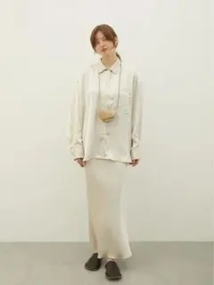 LA PEAU DE GEM no slit satin skirt 38のサムネイル