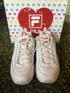 FILA ハートロゴ DISTRACER HEART ホワイト　スニーカーのサムネイル