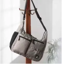 ナイロン ショルダーバック