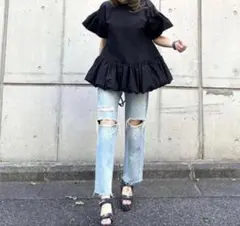 cygne ブラック フリル 半袖トップス　うきわトップスのサムネイル