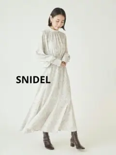 SNIDEL 総柄 ロングフレア 원피스