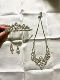 ウェディング·ティアラ、ネックレス、ピアス3点セット