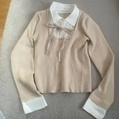 ベージュ リブ編み 長袖シャツ ネックリボン付き