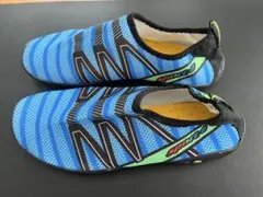 メッシュ素材のクールな青いマリンシューズ EURサイズ39(24.5〜25cm)