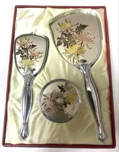 昭和レトロ　華やかな花柄手鏡、ブラシ、オルゴール付きパウダーボックスのセット