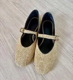 【美品】H&M メリージェーン フラットシューズ 編み込み ストロー調 24.5のサムネイル