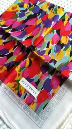 GIVENCHY　ハンカチーフ　新品