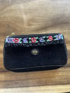 FELIER 黒いポーチ 花柄刺繍付き