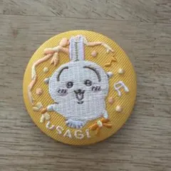 ちいかわ　刺繍缶バッチビスケット2 うさぎ　全身
