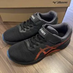 asics 子供用スニーカー ブラック オレンジ　23.5cm