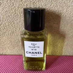 CHANEL シャネル N°19 オードトワレ 50ml 廃盤希少レディース香水のサムネイル