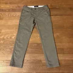 カーキ チノパン