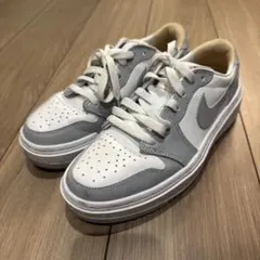 Nike ホワイト/グレー スニーカー