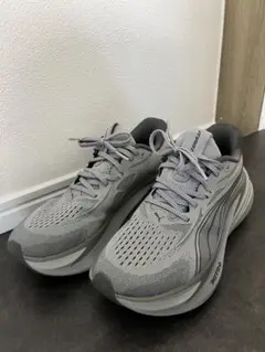 8/16まで出品 PUMA マグマックス ニト口 2 ランニングシューズのサムネイル