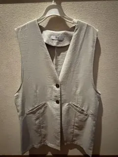 ライトグレー ノースリーブベスト