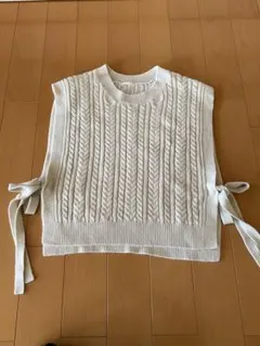 ホワイト ケーブルニットベスト GU M