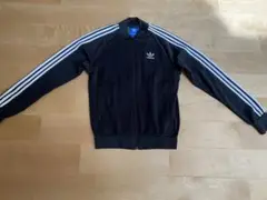 adidas 黒 ストライプ ジップアップジャージ