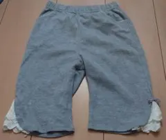 レース付きグレーショートパンツ