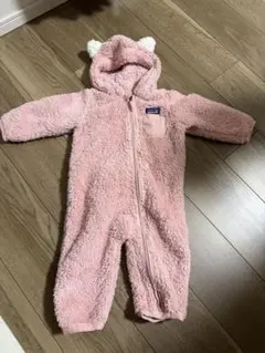 【まほりん、新品】ベビー・ファーリー・フレンズ・バンティング 3-6M ベビー・ファーリー・フレンズ・バンティング 60985 | PATAGONIA