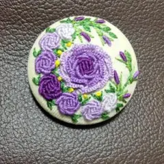51.刺繍ブローチ　ハンドメイド