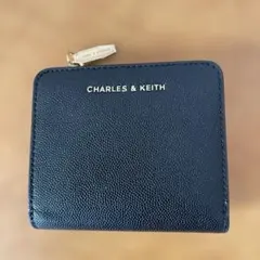 CHARLES & KEITH ブラック 二つ折り財布のサムネイル