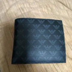 EMPORIO ARMANI 二つ折り財布 ロゴ総柄 ブラックのサムネイル