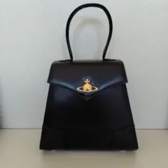 VivienneWestwood黒のボックス型ハンドバッグ